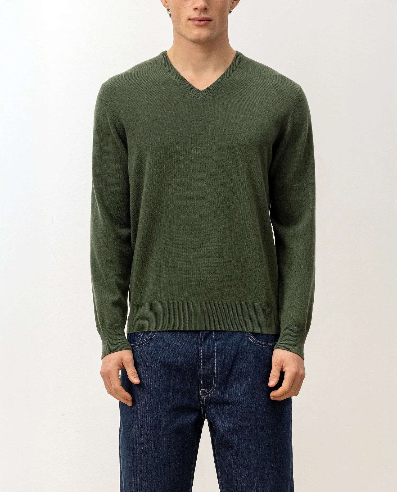 V-Ausschnitt Pullover aus Cashmere in Grün sold by Allude