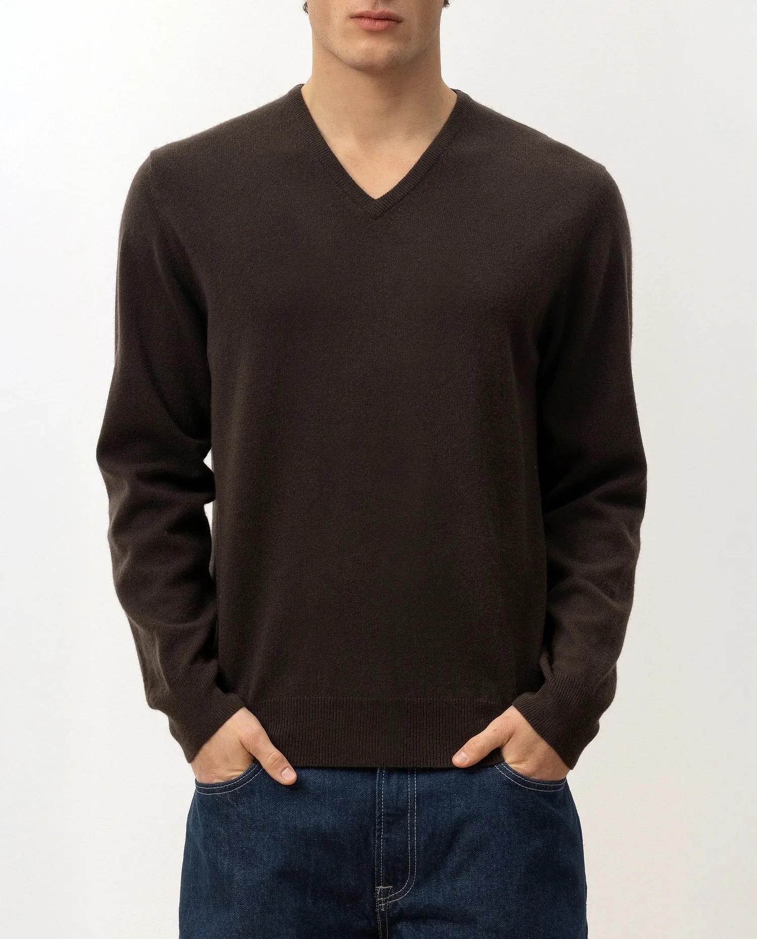 V-Ausschnitt Pullover aus Cashmere in Braun sold by Allude product image thumbnail 2
