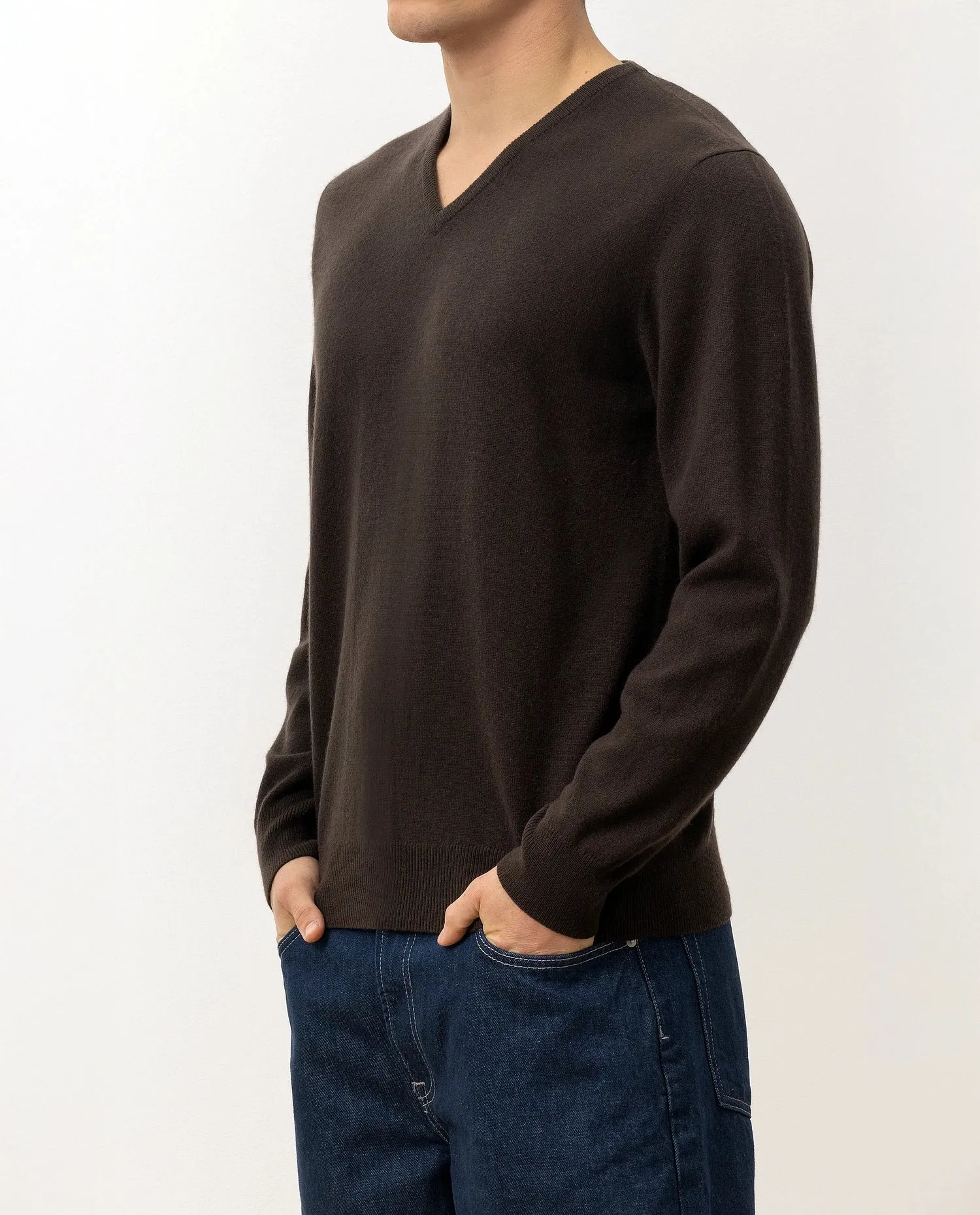 V-Ausschnitt Pullover aus Cashmere in Braun sold by Allude product image thumbnail 3
