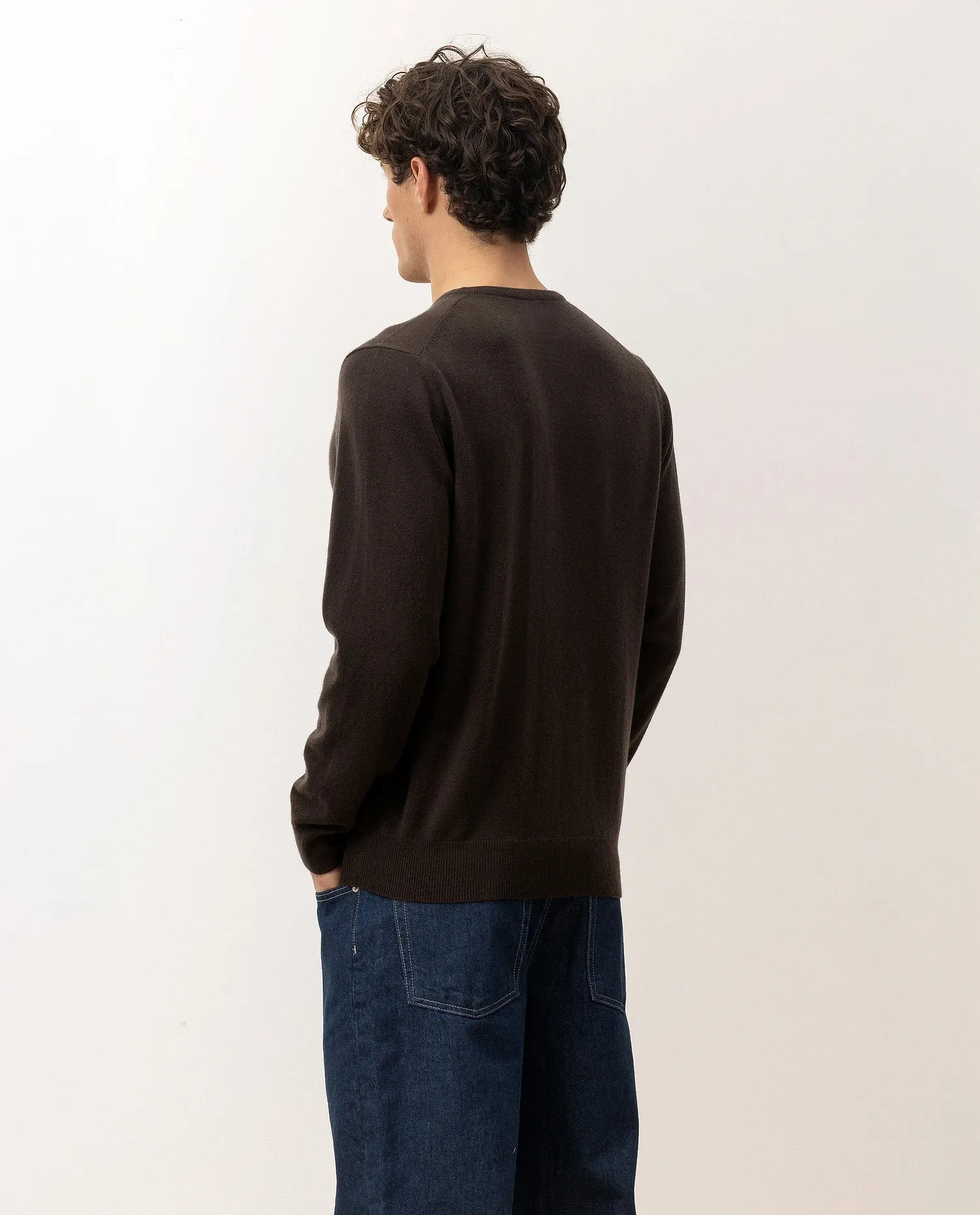 V-Ausschnitt Pullover aus Cashmere in Braun sold by Allude product image thumbnail 4