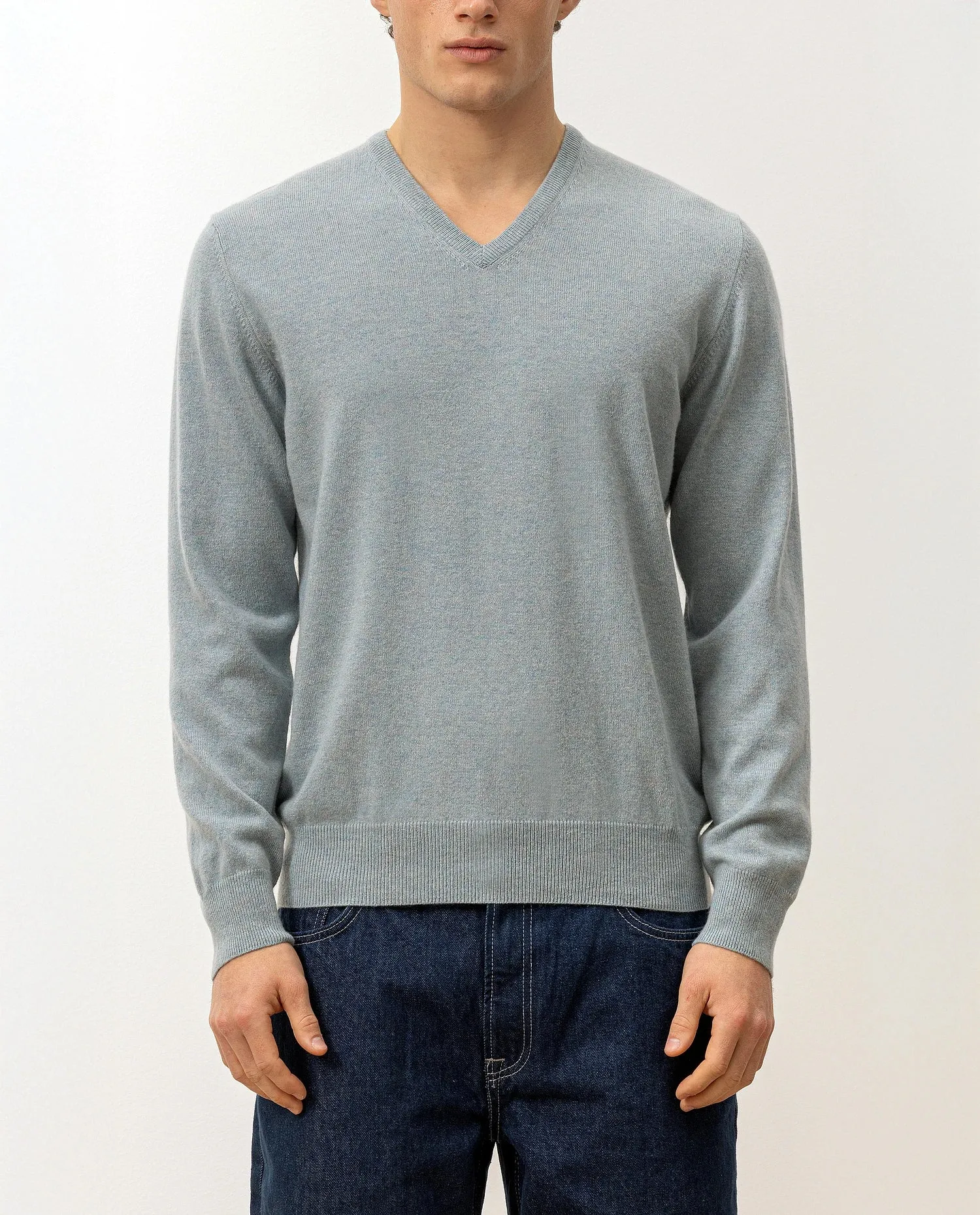 V-Ausschnitt Pullover aus Cashmere in Blau sold by Allude