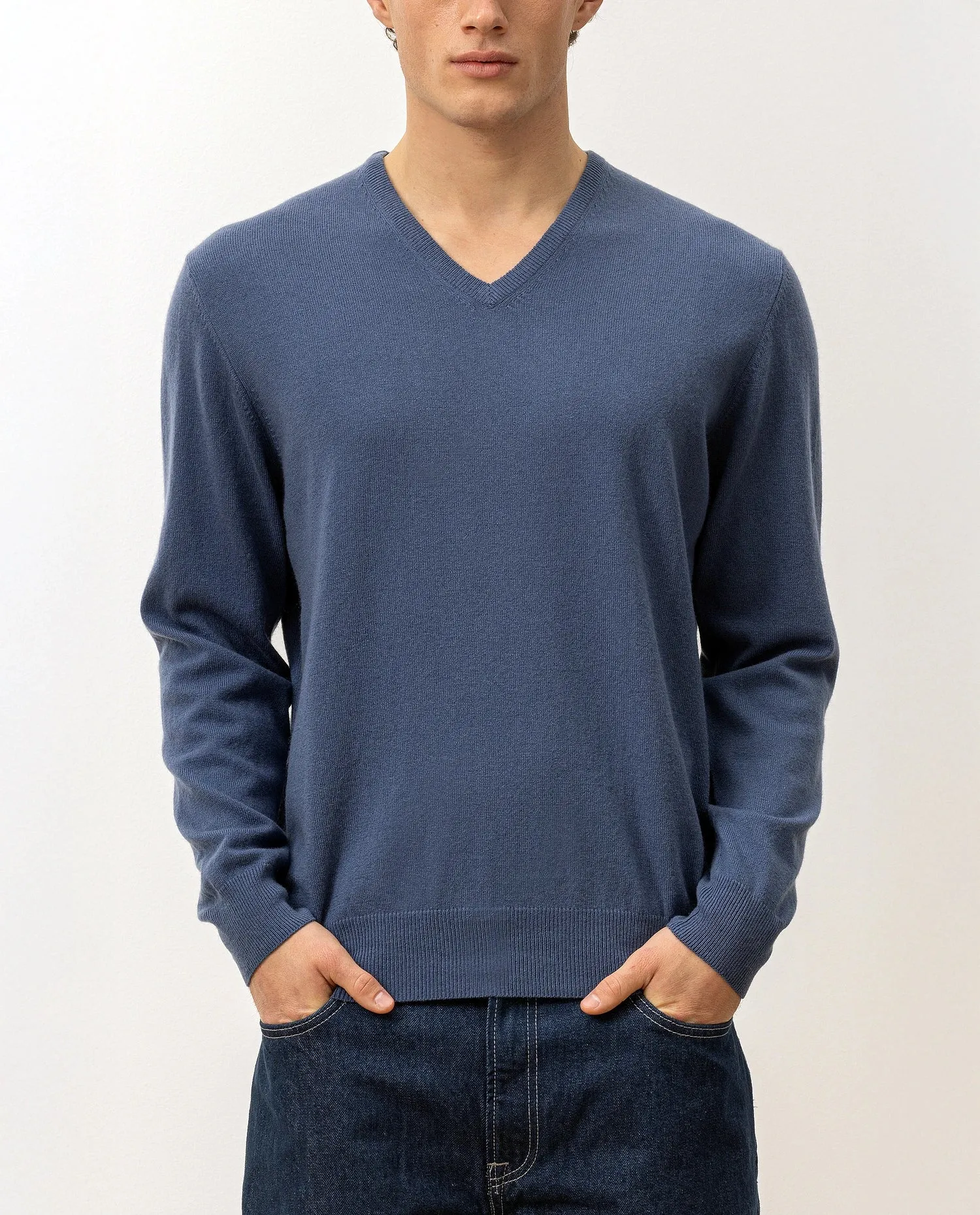 V-Ausschnitt Pullover aus Cashmere in Blau sold by Allude