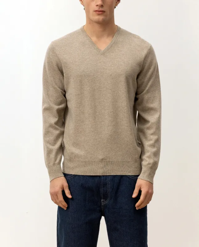 V-Ausschnitt Pullover aus Cashmere in Beige made by Allude