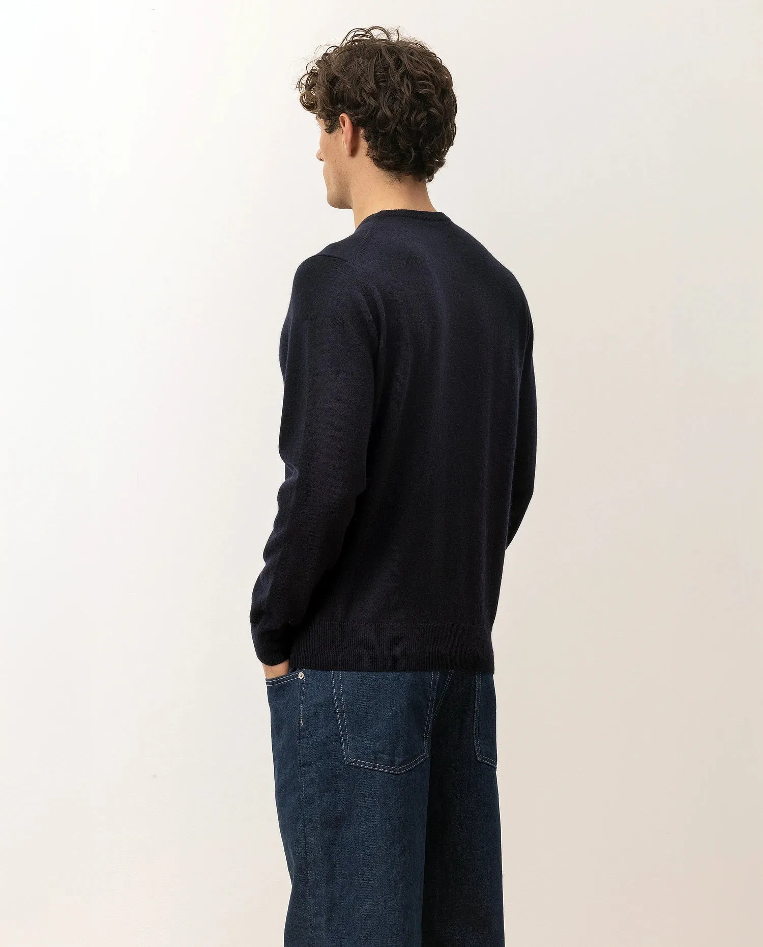 Rundhals Pullover aus Cashmere in Navy sold by Allude product image thumbnail 4
