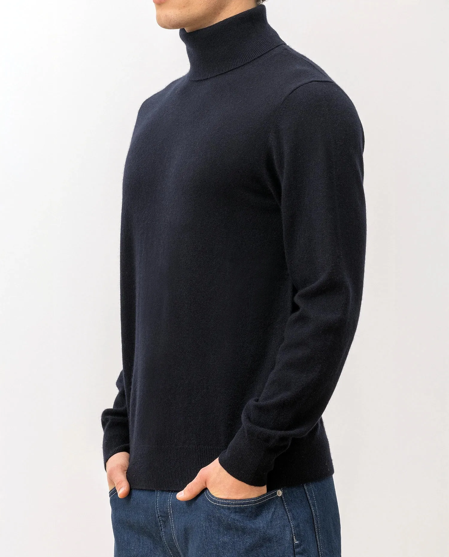 Rollkragen Pullover aus Cashmere in Navy sold by Allude product image thumbnail 3