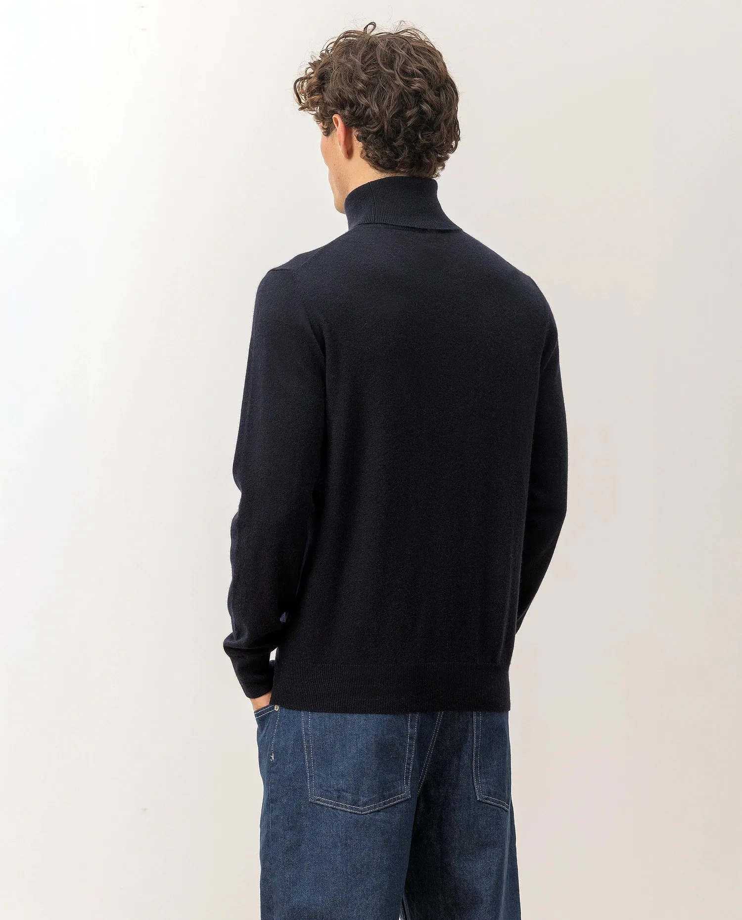 Rollkragen Pullover aus Cashmere in Navy sold by Allude product image thumbnail 4