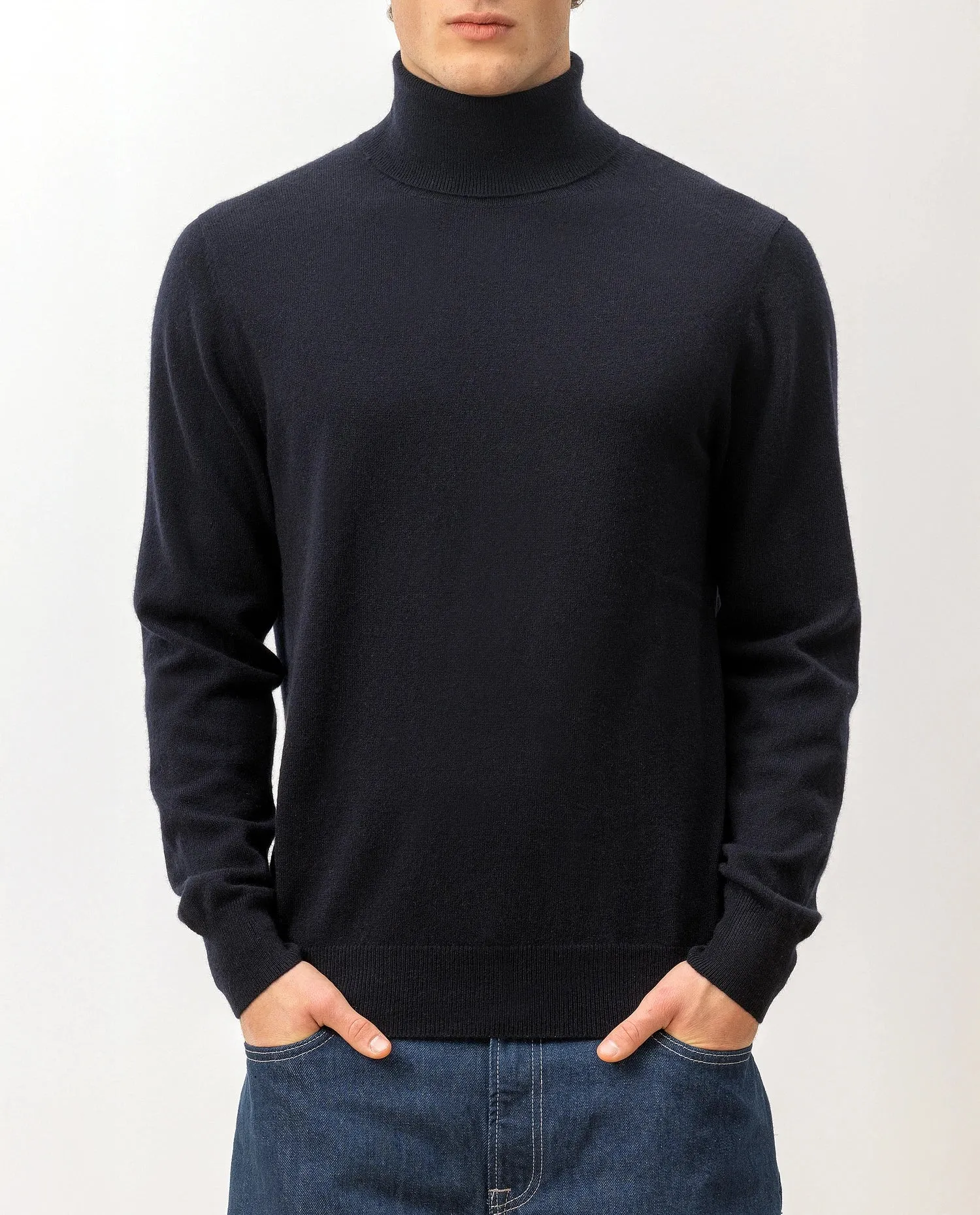 Rollkragen Pullover aus Cashmere in Navy sold by Allude product image thumbnail 2