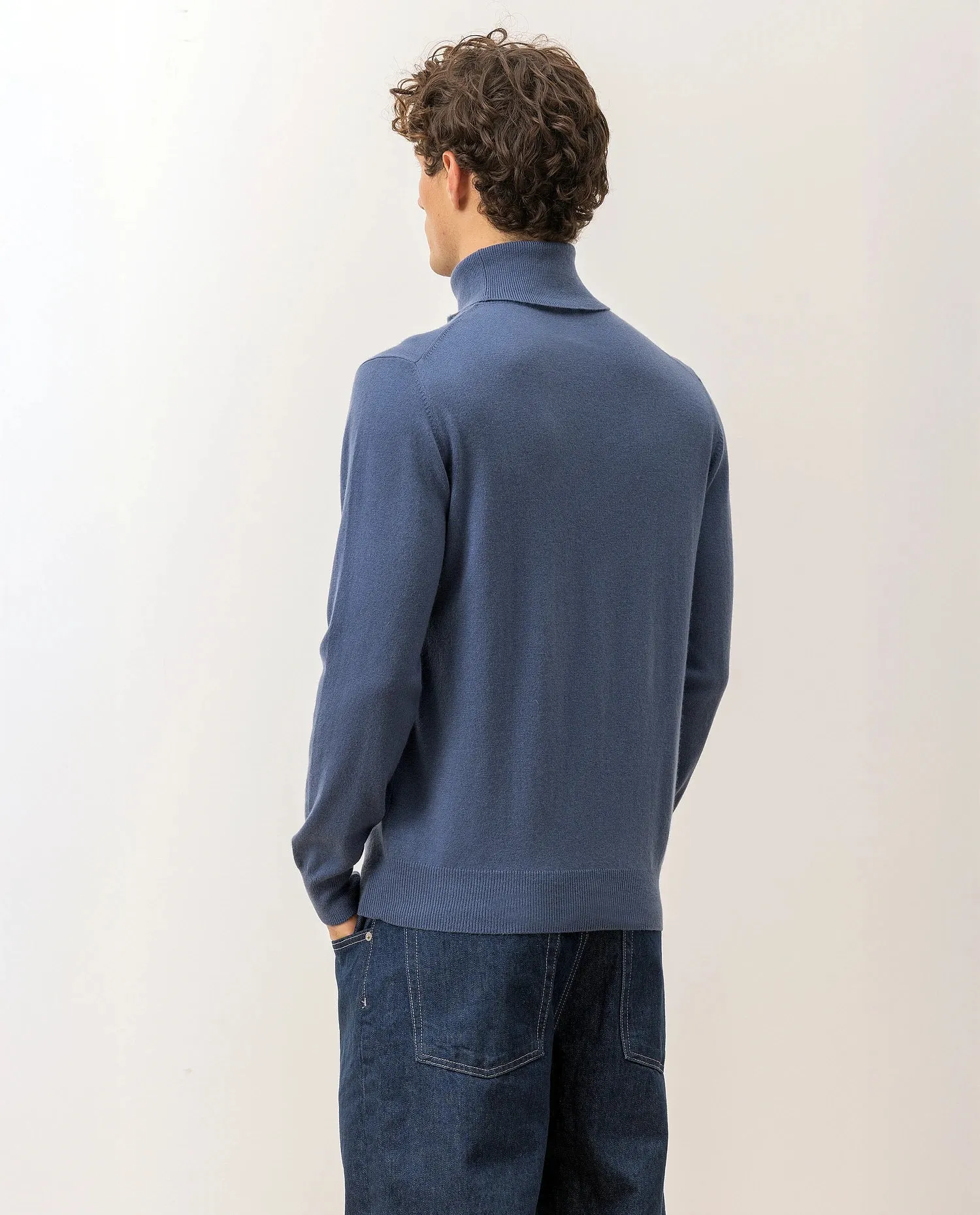 Rollkragen Pullover aus Cashmere in Blau sold by Allude product image thumbnail 4