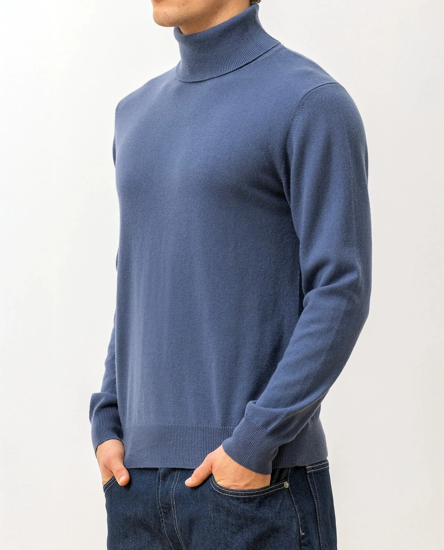 Rollkragen Pullover aus Cashmere in Blau sold by Allude product image thumbnail 3
