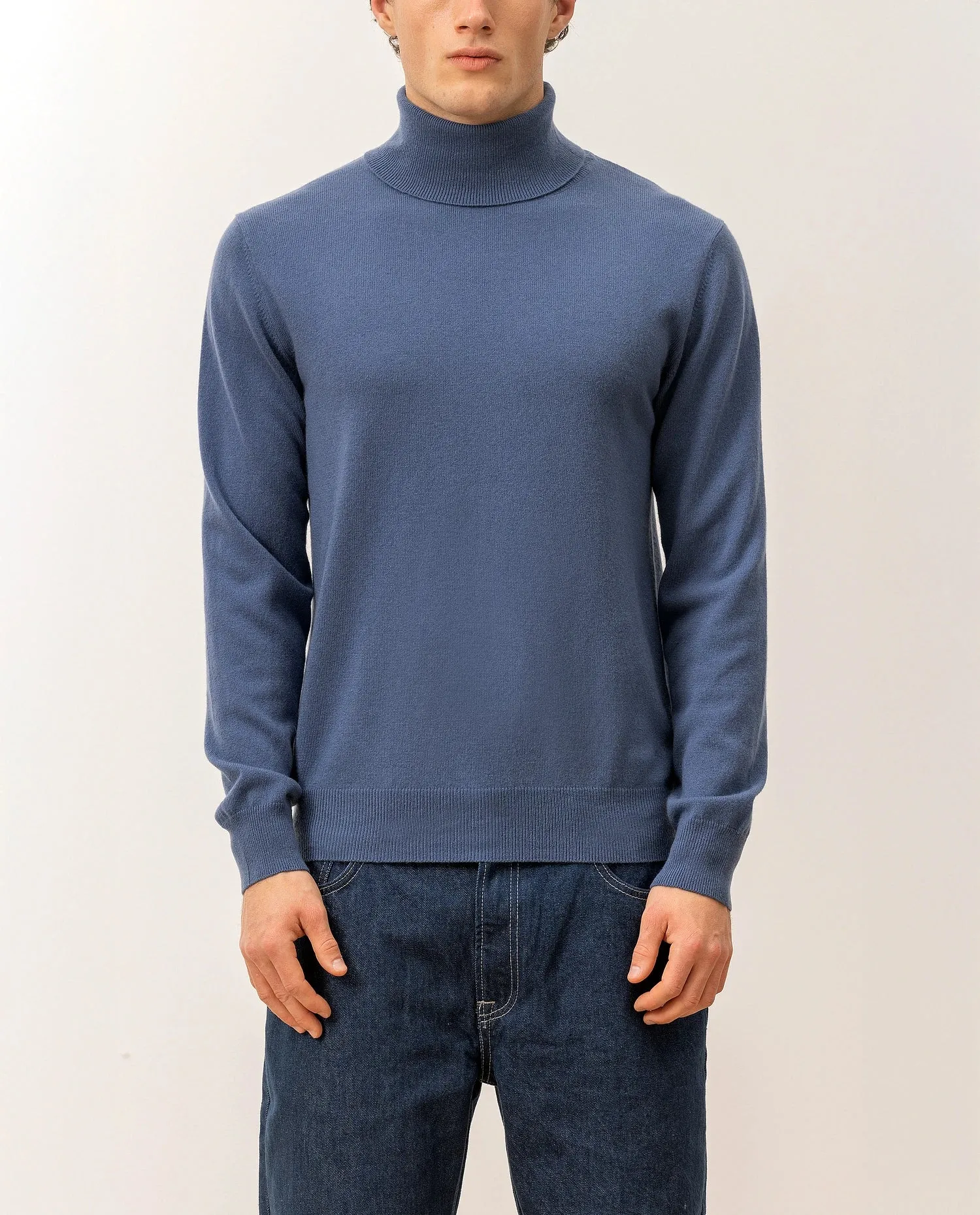 Rollkragen Pullover aus Cashmere in Blau sold by Allude product image thumbnail 2
