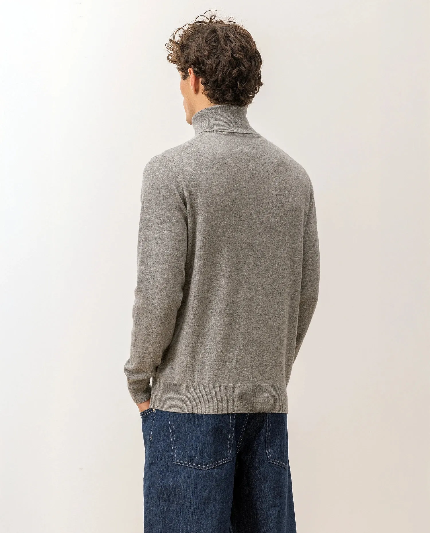Rollkragen Pullover aus Cashmere in Grau sold by Allude product image thumbnail 4