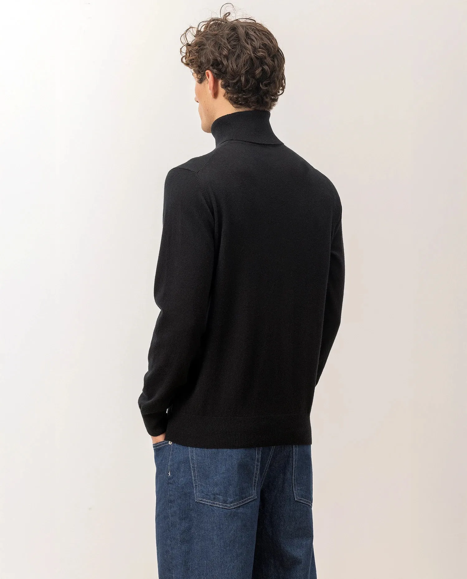 Rollkragen Pullover aus Cashmere in Schwarz sold by Allude product image thumbnail 3