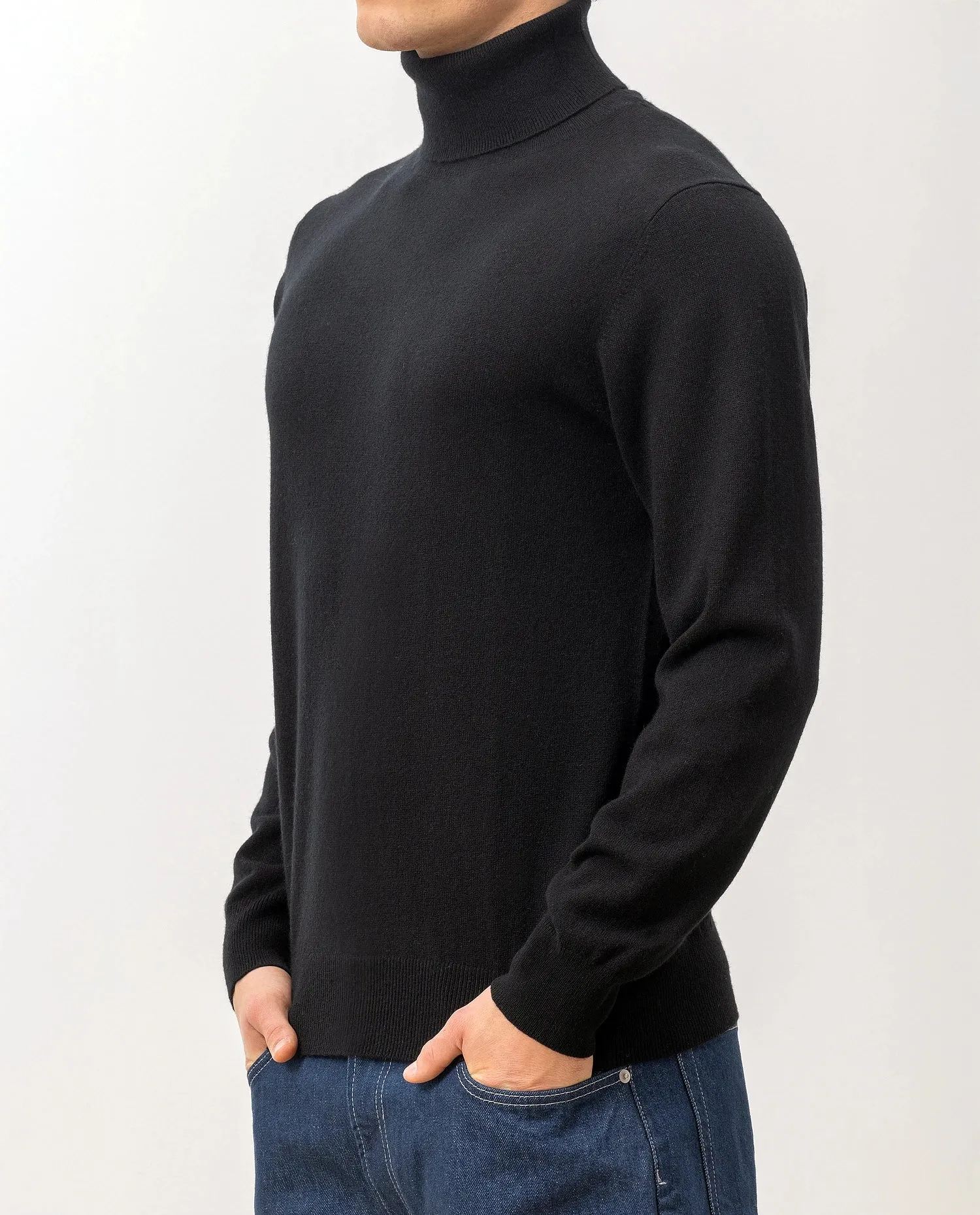 Rollkragen Pullover aus Cashmere in Schwarz sold by Allude product image thumbnail 2