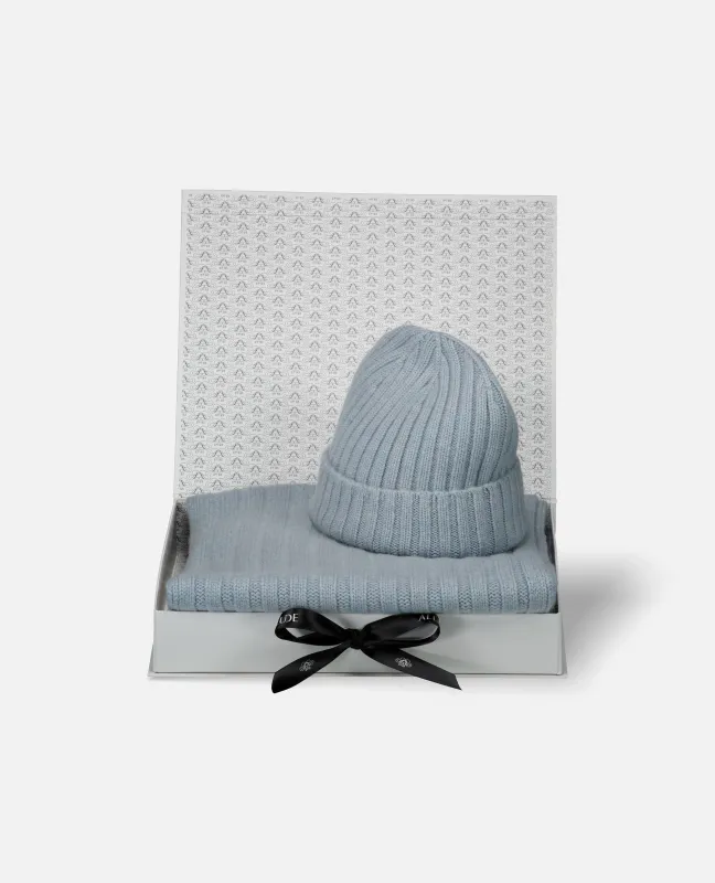 Schal aus Cashmere in Blau sold by Allude