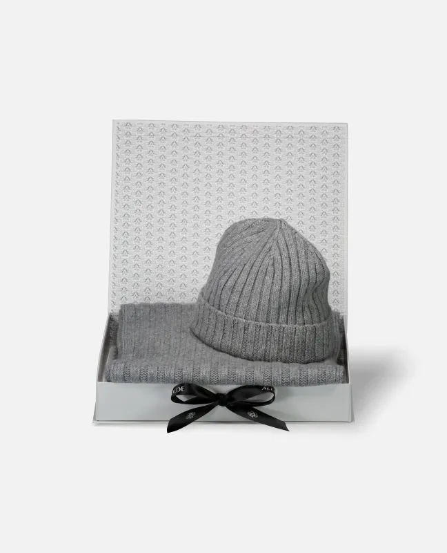 Geschenkset aus Mütze und Schal in Dunkelgrau made by Allude
