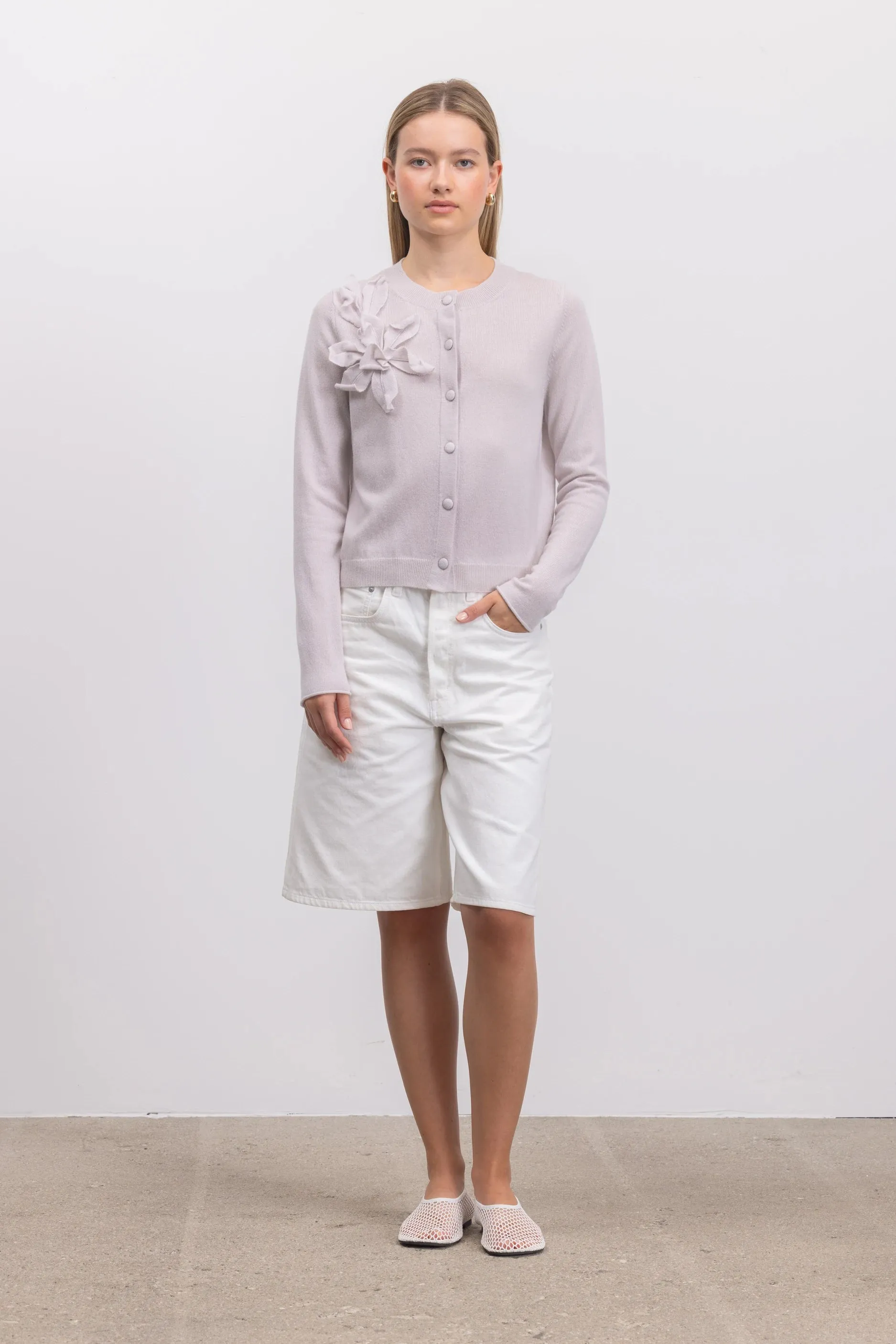 Woll-Mischung Strickjacke in Grau sold by Allude product image thumbnail 3