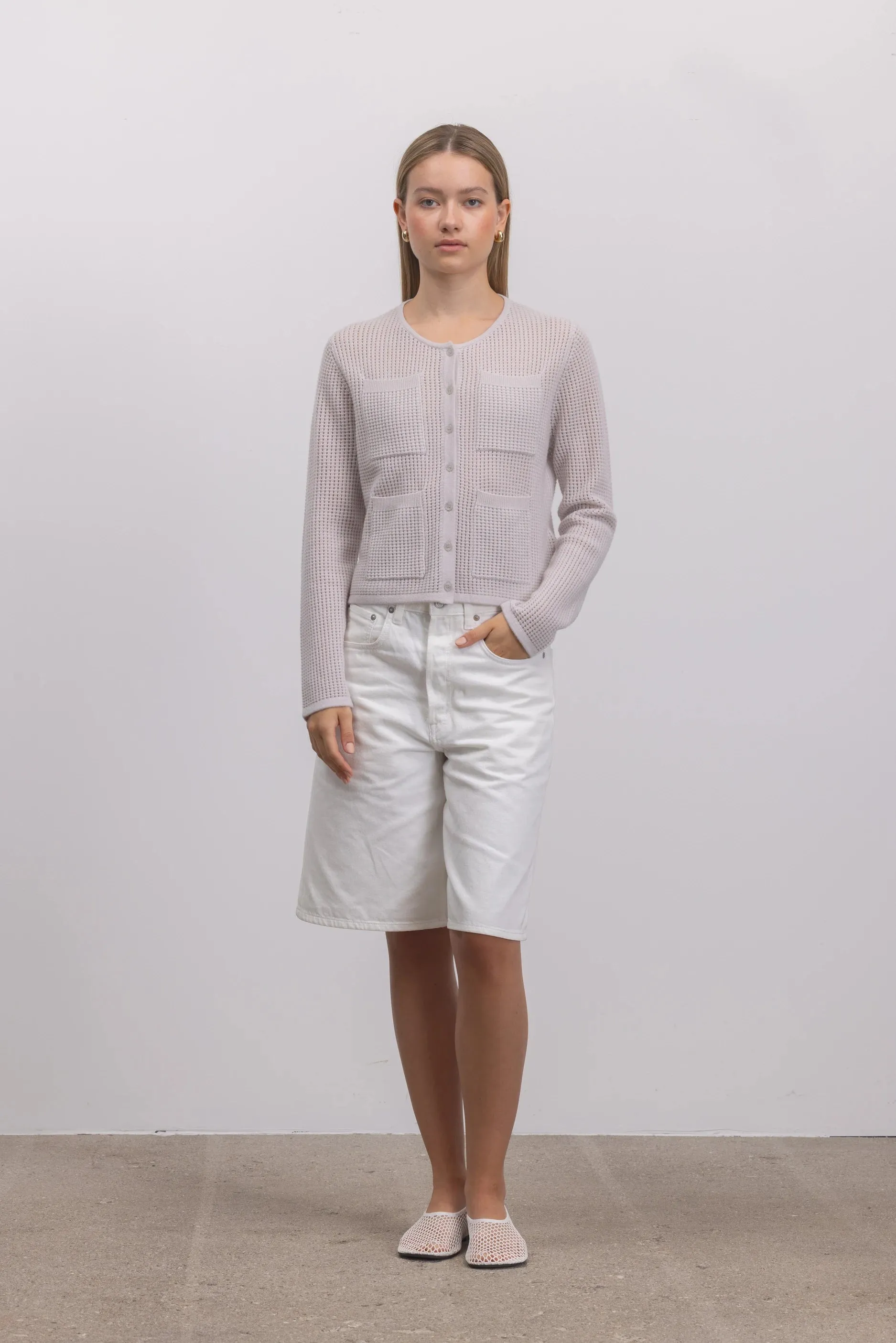 Woll-Mischung Strickjacke in Grau sold by Allude product image thumbnail 5