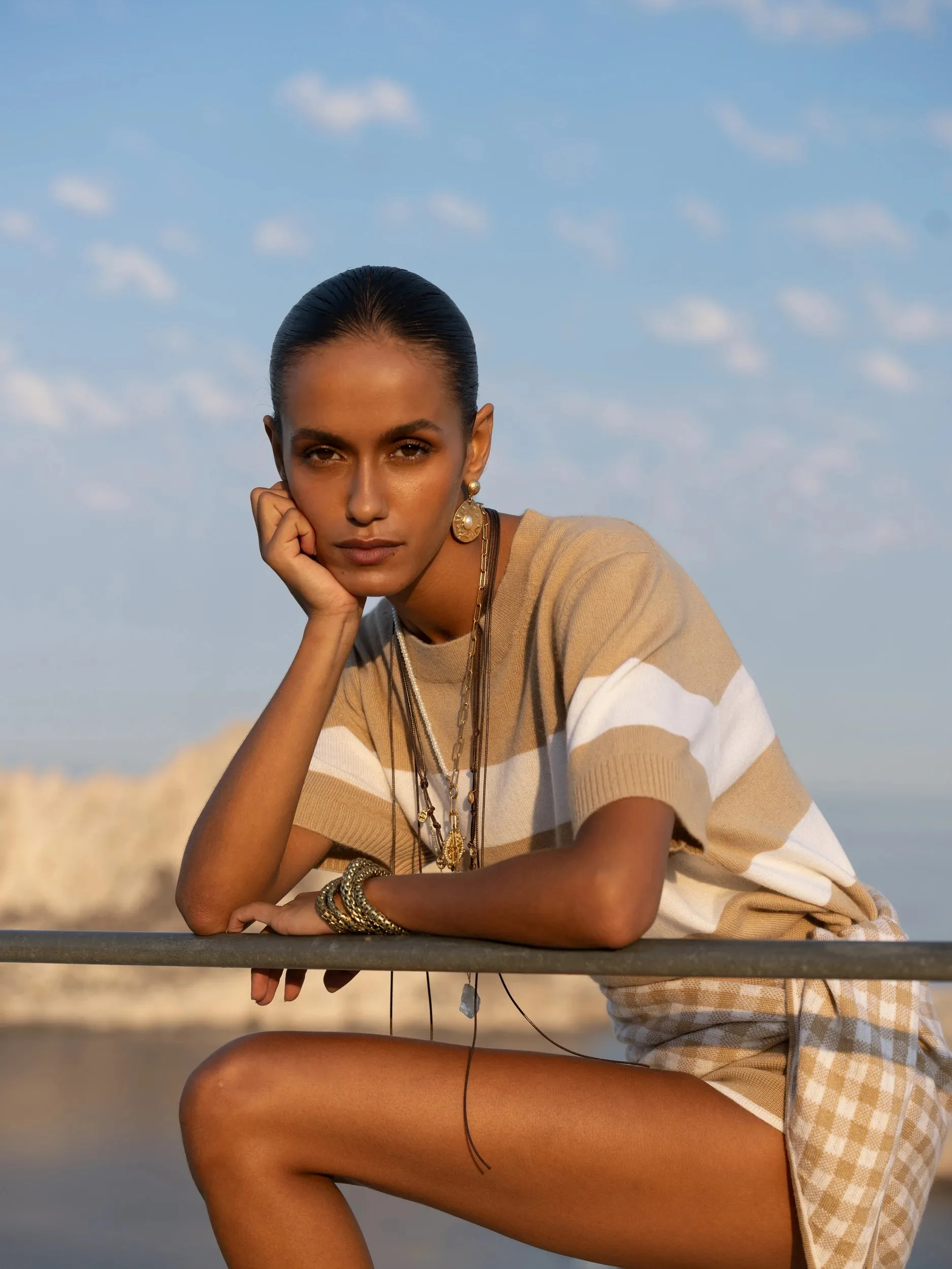 Woll-Mischung Schal in Beige sold by Allude product image thumbnail 4