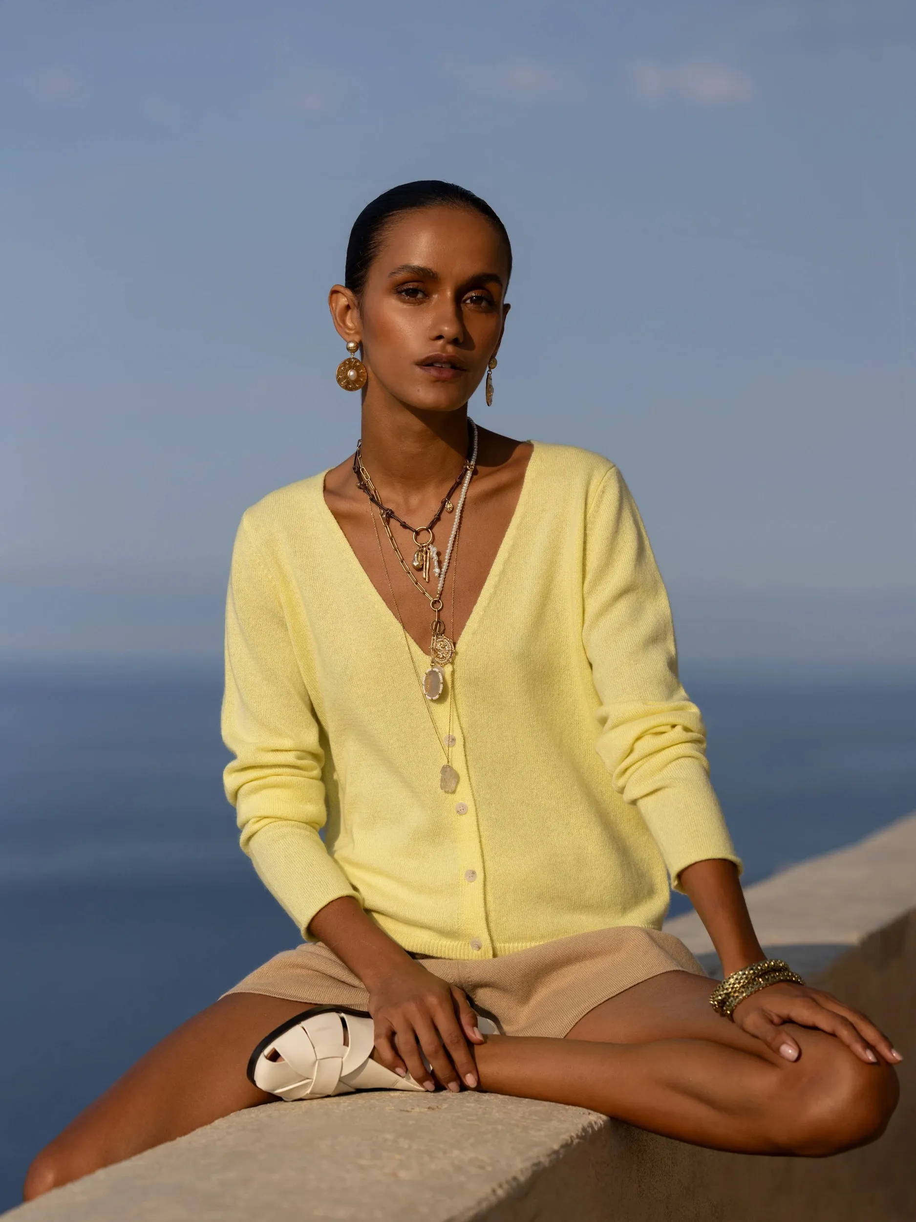 Cashmere Strickjacke in Gelb sold by Allude product image thumbnail 2