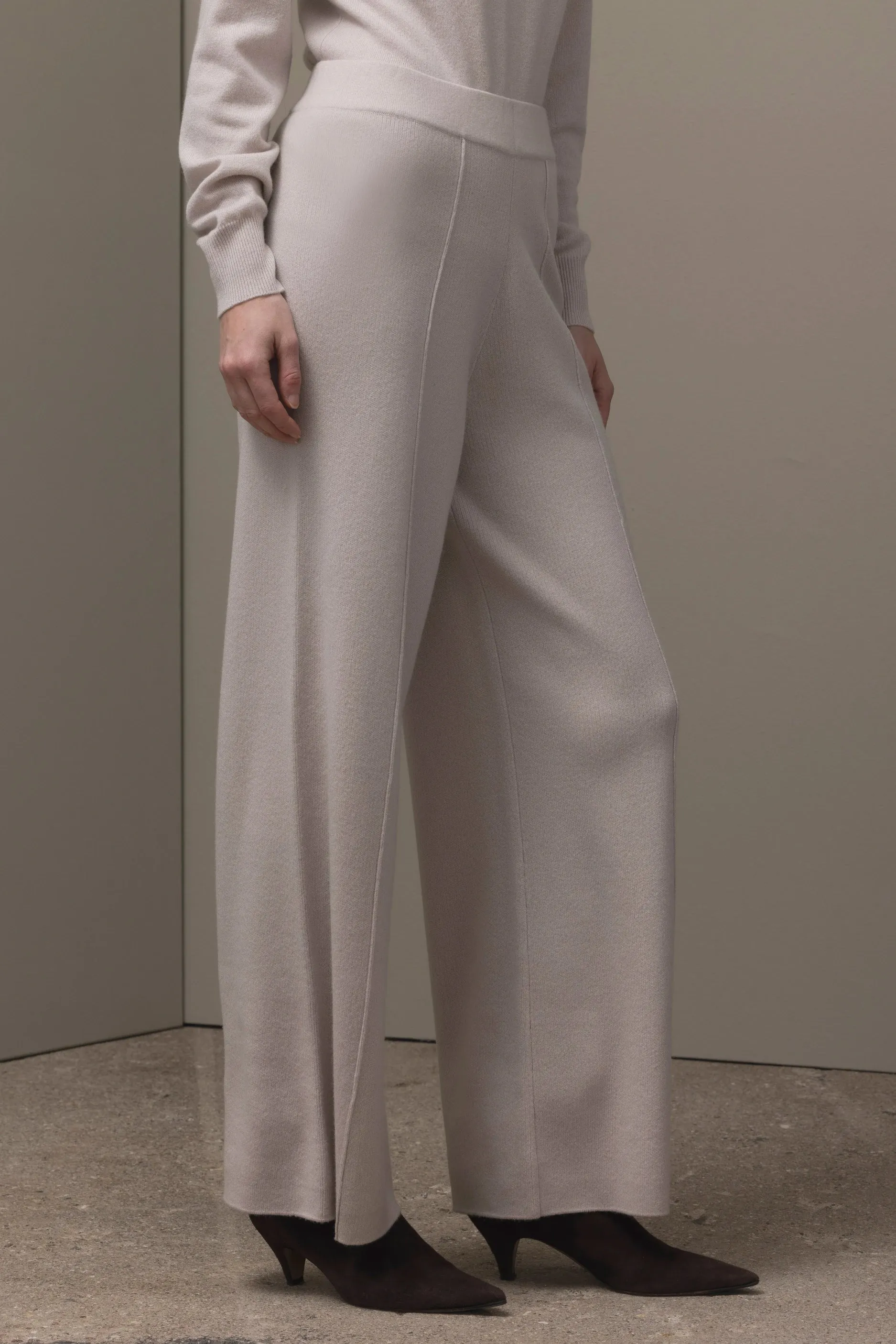 Woll-Mischung Hose in Blau sold by Allude product image thumbnail 3