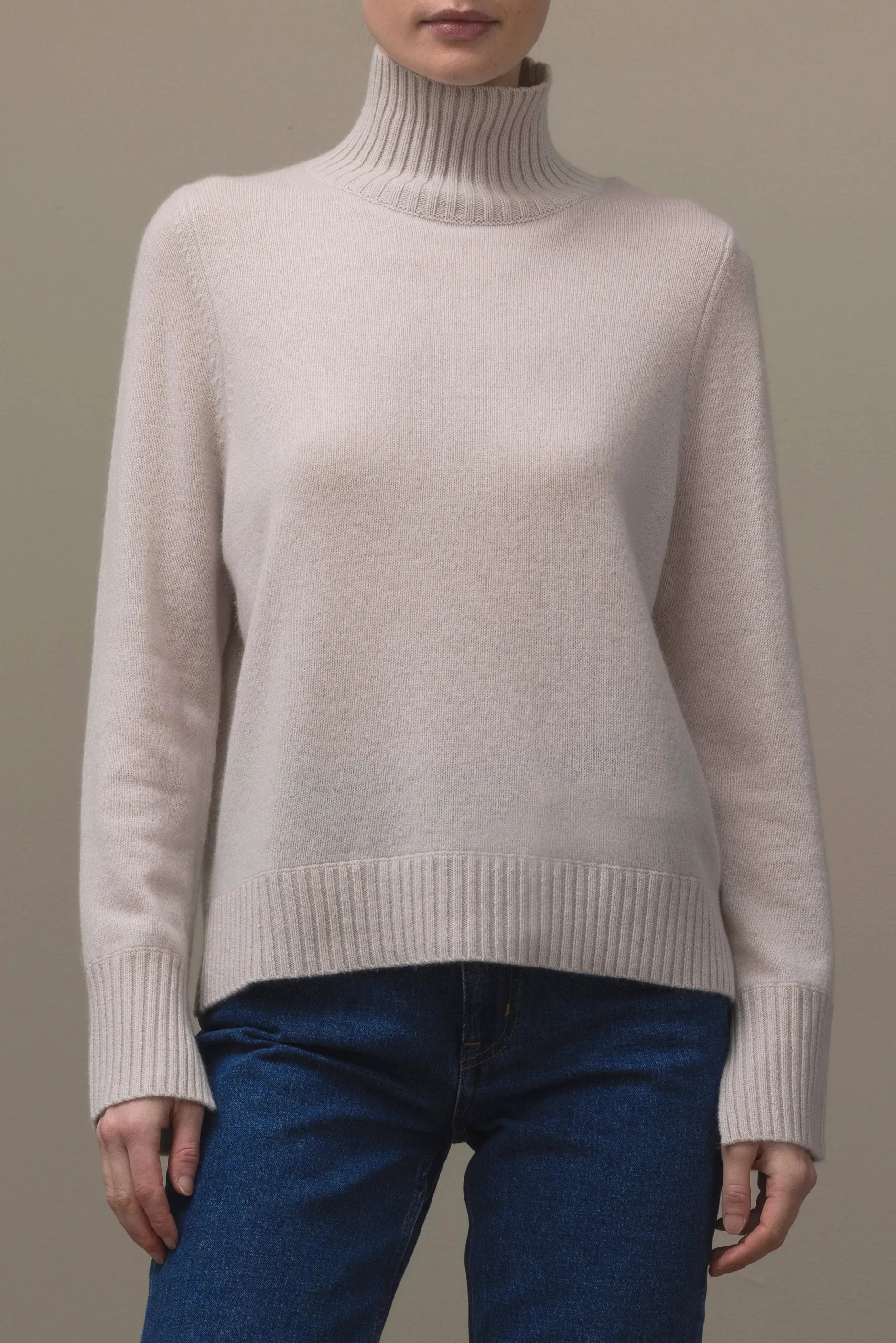 Cashmere Pullover in Beige sold by Allude product image thumbnail 3