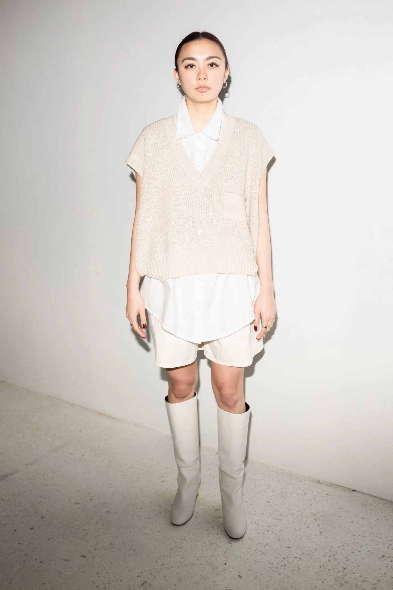 Alvin Sleeveless Blouse in White sold by et Tigre product image thumbnail 4