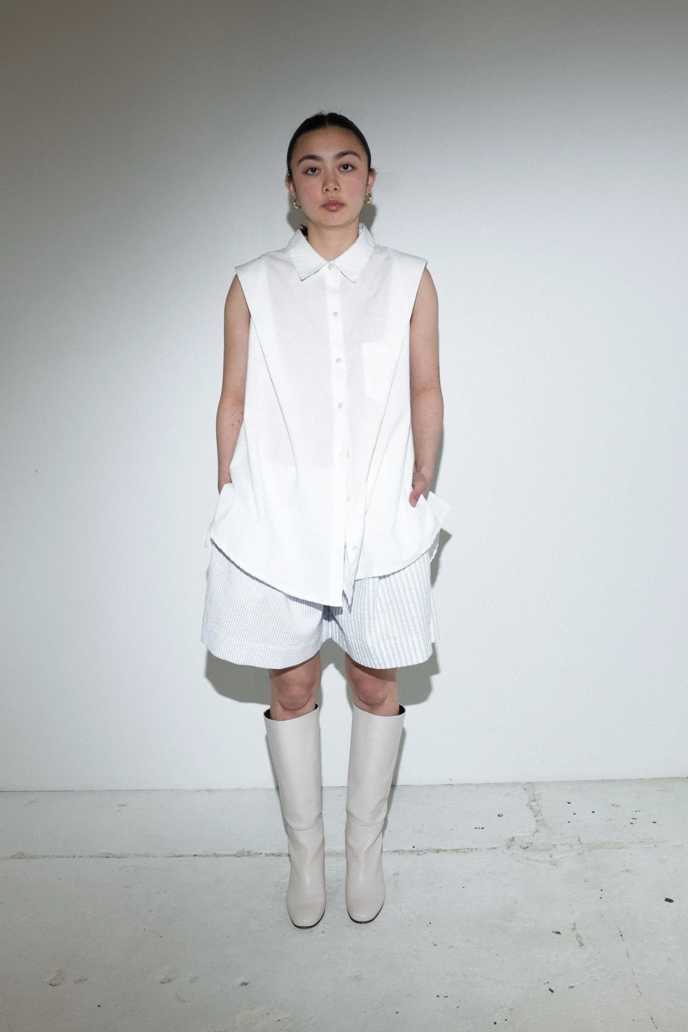 Alvin Sleeveless Blouse in White sold by et Tigre product image thumbnail 2
