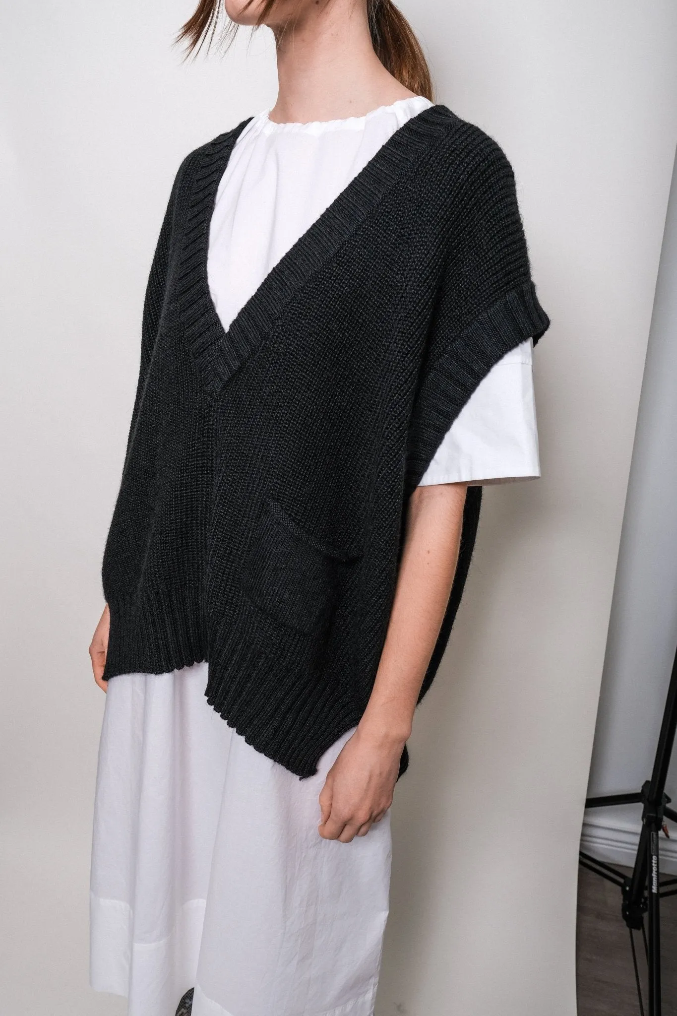 Winston Vest in Black sold by et Tigre product image thumbnail 3