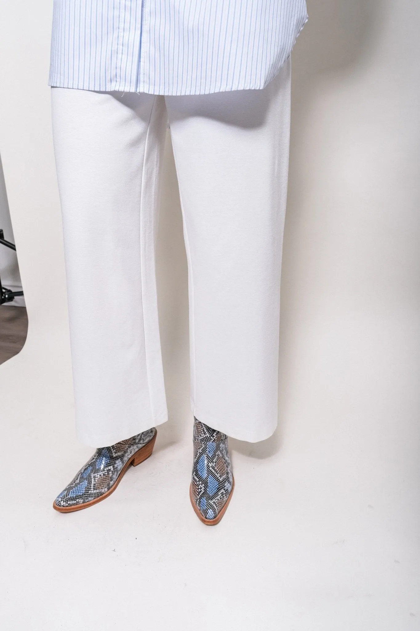 Liza Pant in White sold by et Tigre