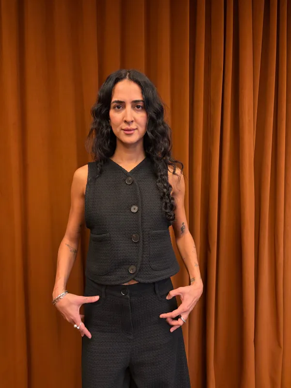 Chelito Vest in Black made by et Tigre