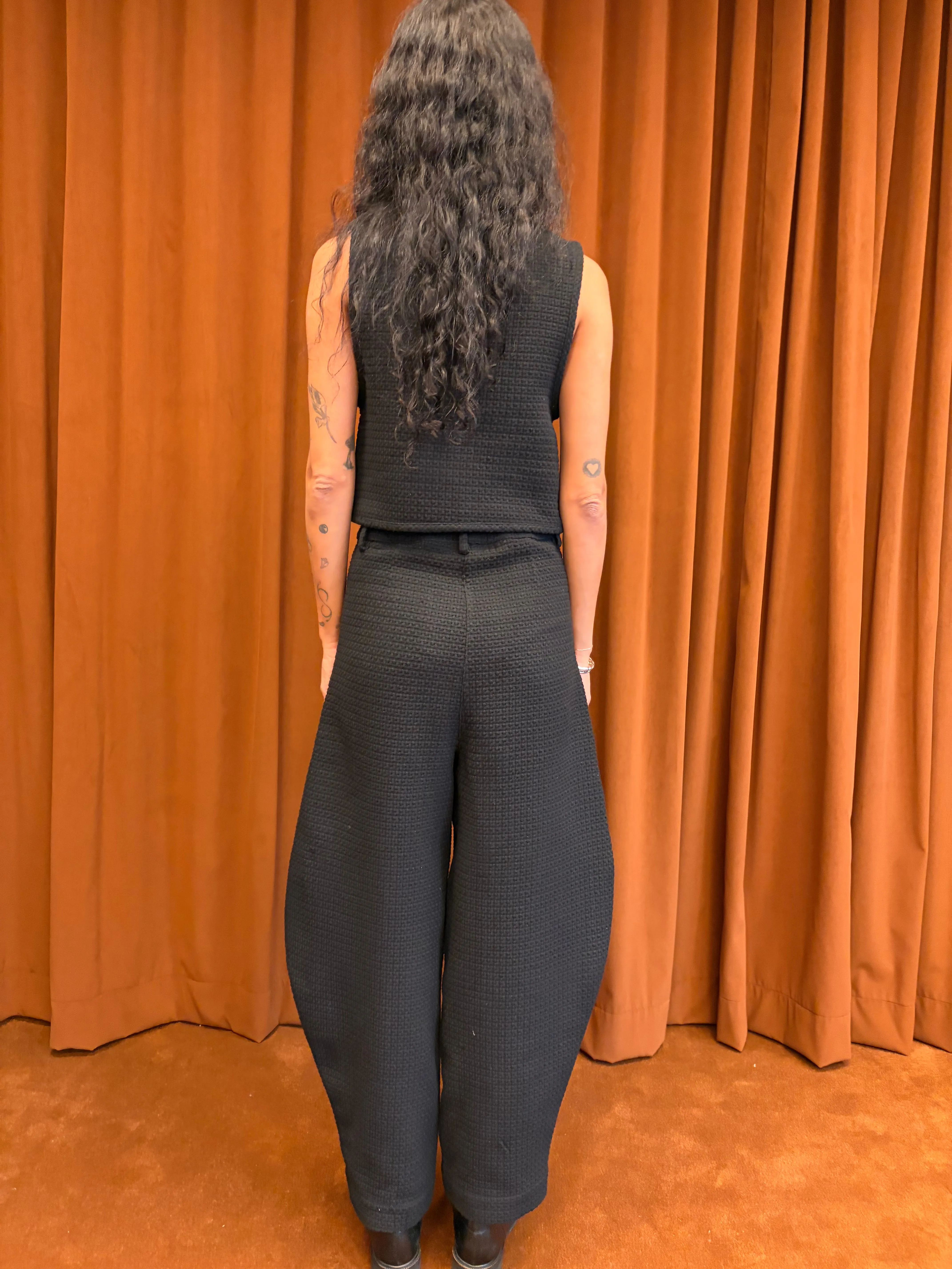 Chelito Vest in Black sold by et Tigre product image thumbnail 3