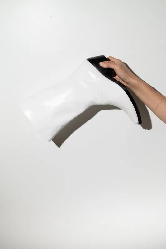 Jackie Boot in Glossy White made by et Tigre