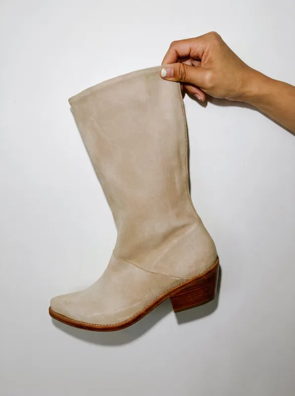 Jackie Boot in Nubuck Suede made by et Tigre