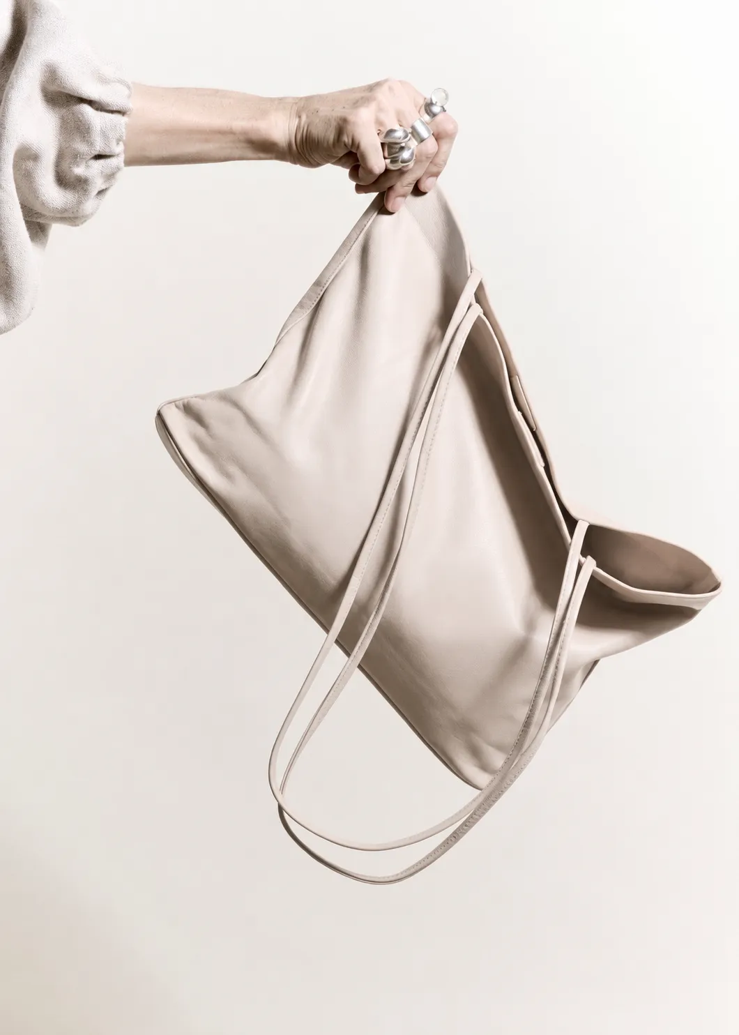 Narrow Oval Relaxed Tote | Natural sold by Modern Weaving