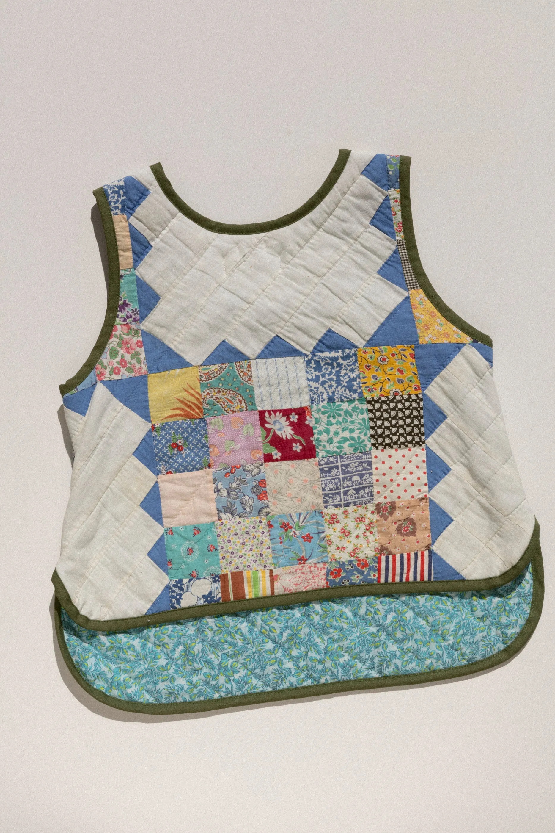 Quilt Scallop Tank - Steps & Blocks (Small) sold by CARLEEN product image thumbnail 2