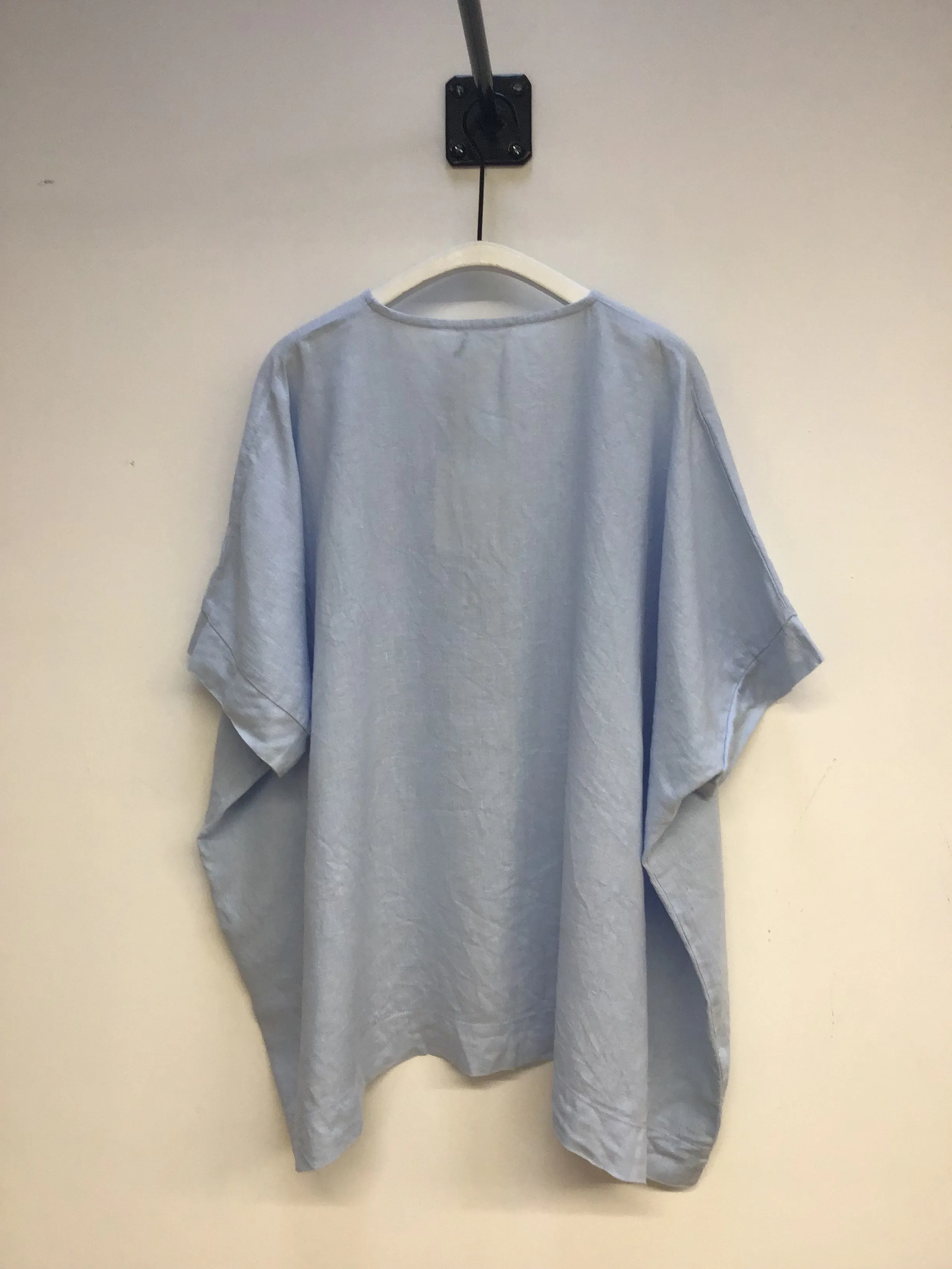 Leonor Linen Top in Pale Blue L Preloved sold by Beaumont Organic product image thumbnail 3