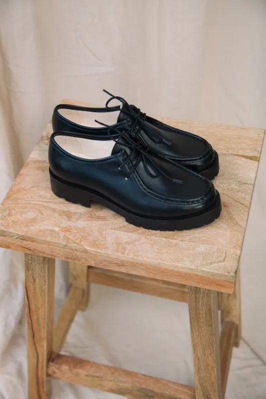 Kutsu Leather Shoe in Black made by Beaumont Organic