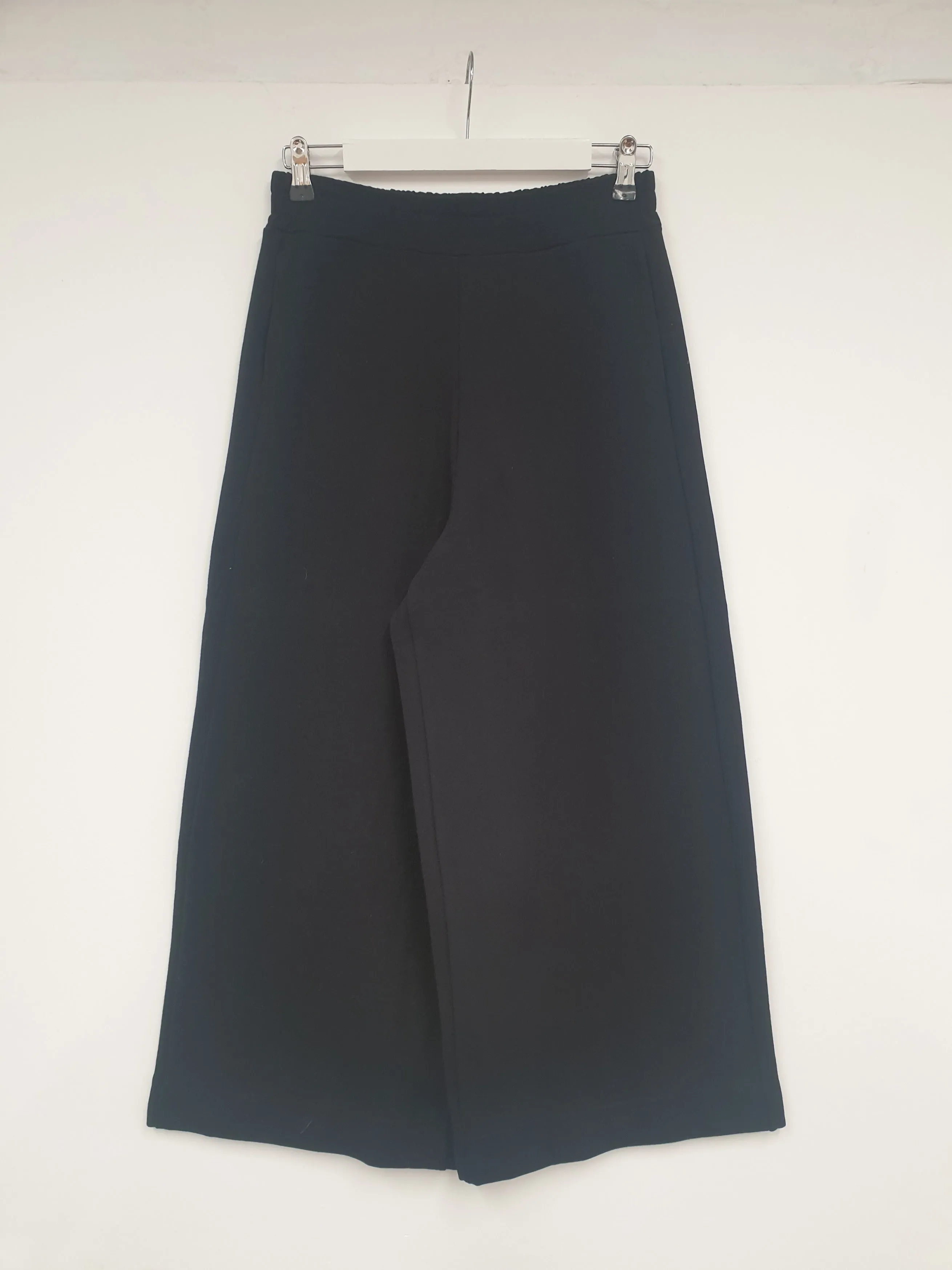 Taya Organic Cotton Felpe Jogger in Black sold by Beaumont Organic