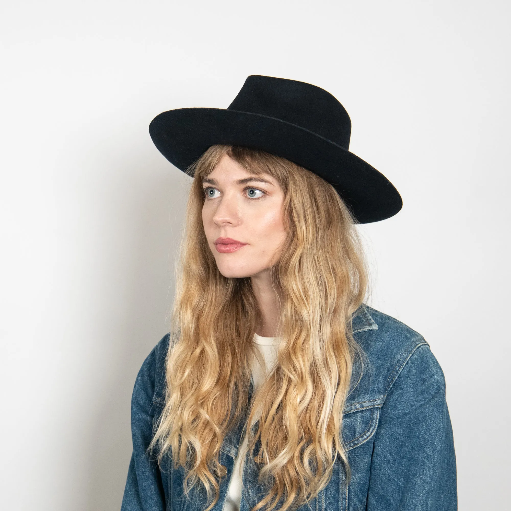 Lyon in Midnight sold by Wyeth product image thumbnail 2