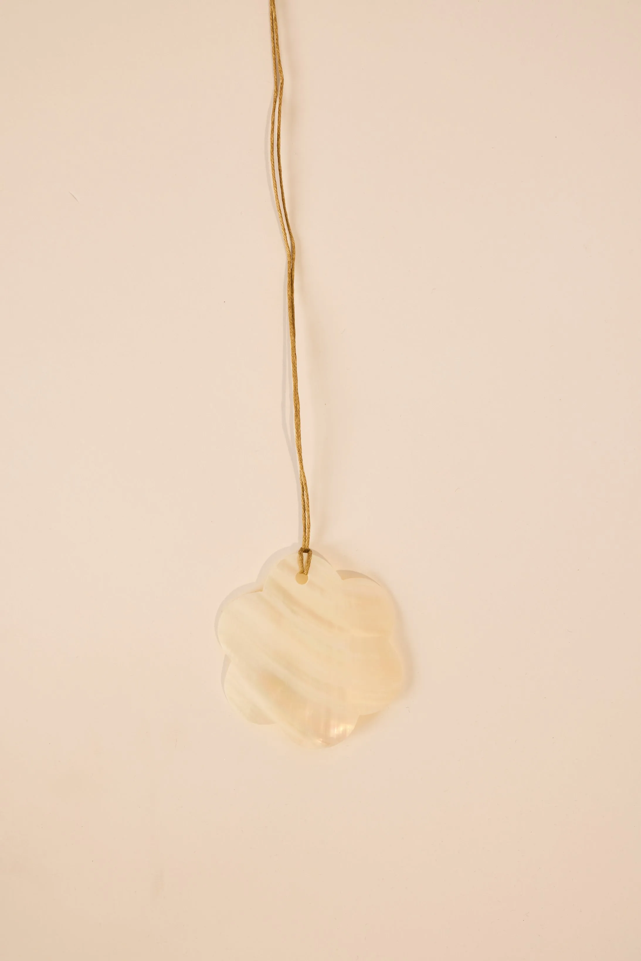 NM SHELL NECKLACE - FLOWER LARGE sold by Natalie Martin