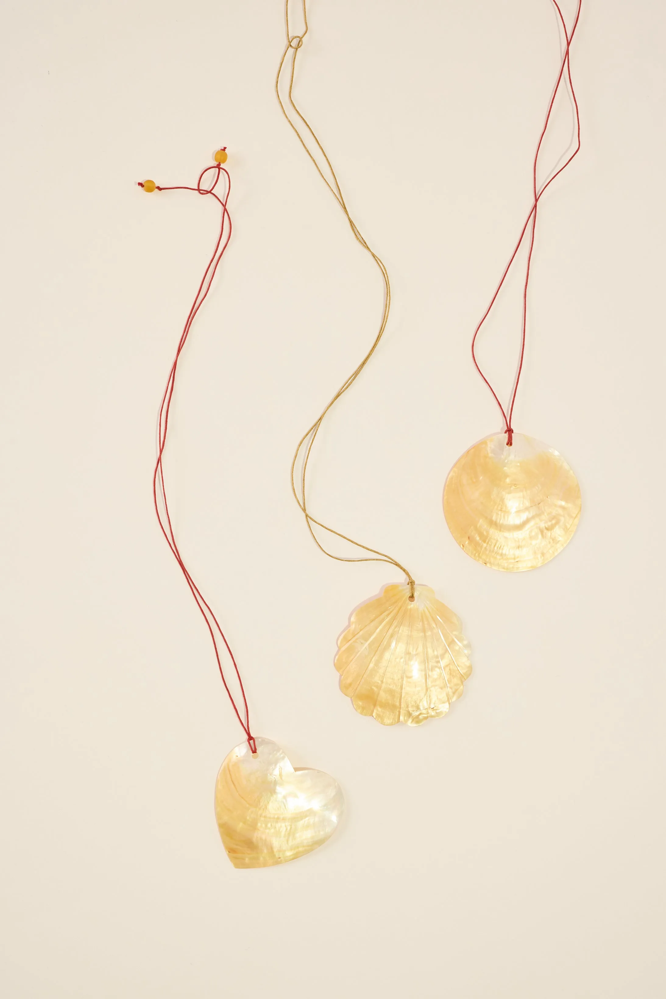 NM SHELL NECKLACE - FLOWER LARGE sold by Natalie Martin product image thumbnail 4