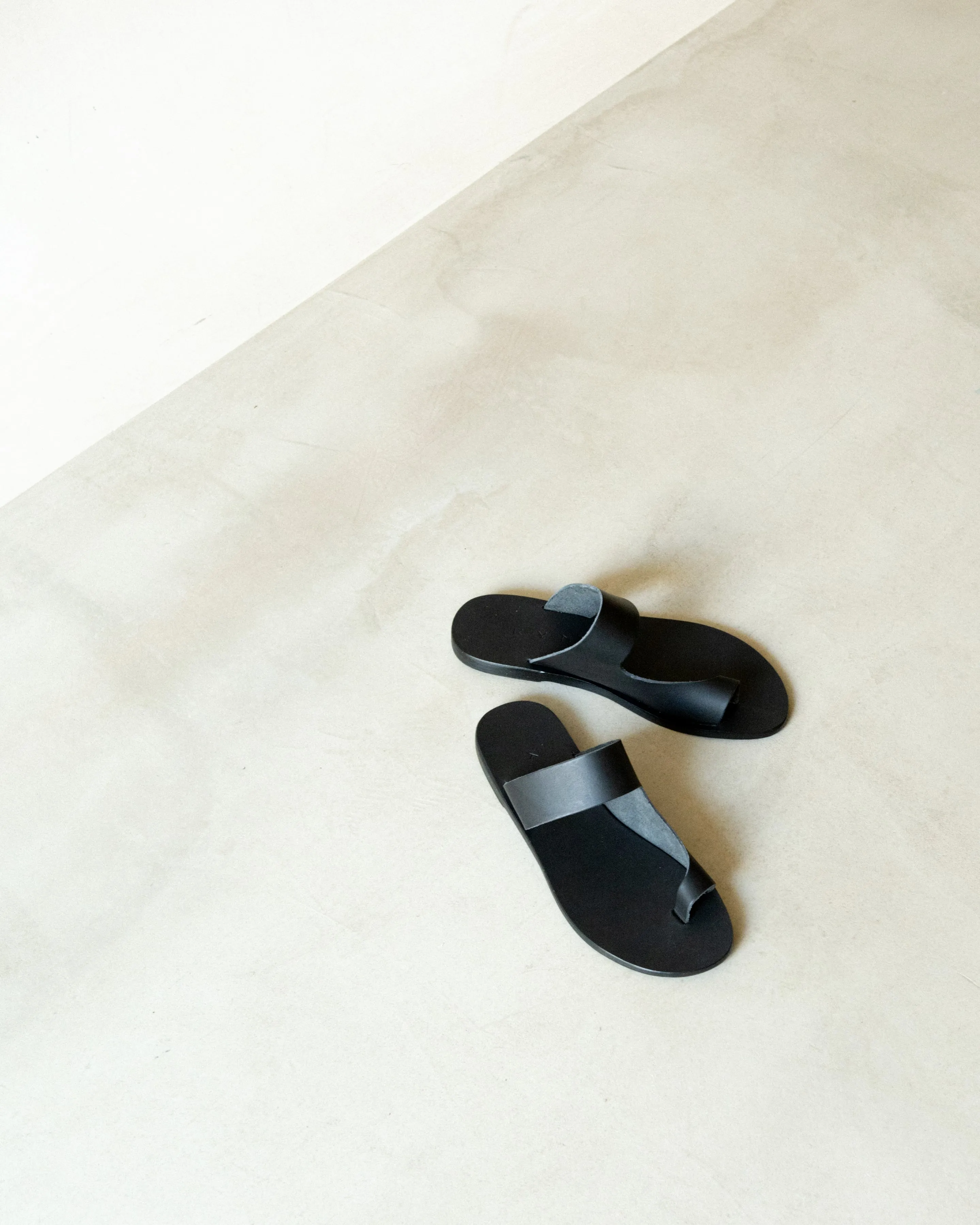 LEIPSOI - BLACK/BLACK sold by Kyma product image thumbnail 3