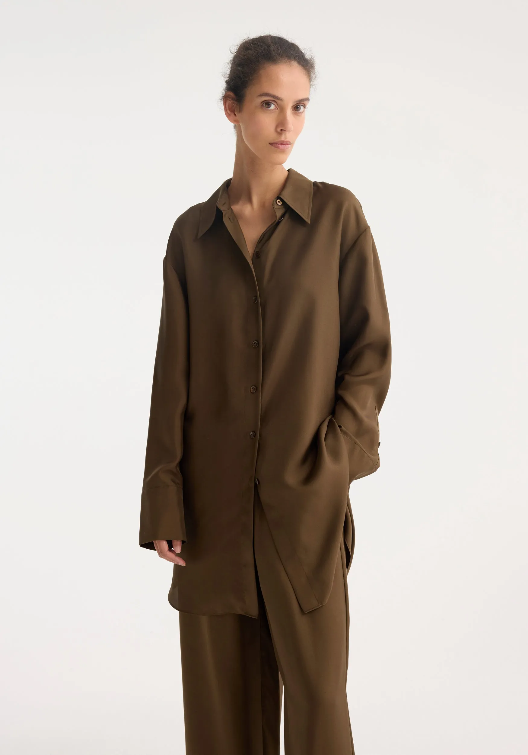 Signature elongated silk shirt | forest sold by Rohe product image thumbnail 2