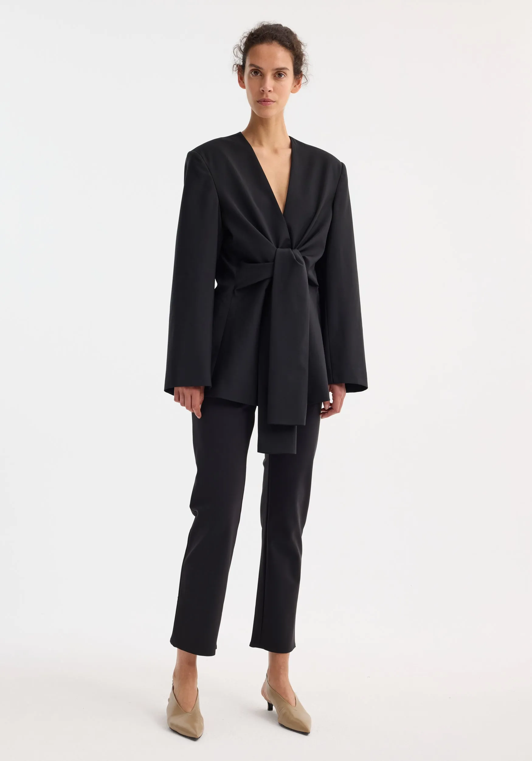 Sleeve-cinched blazer-top | black sold by Rohe