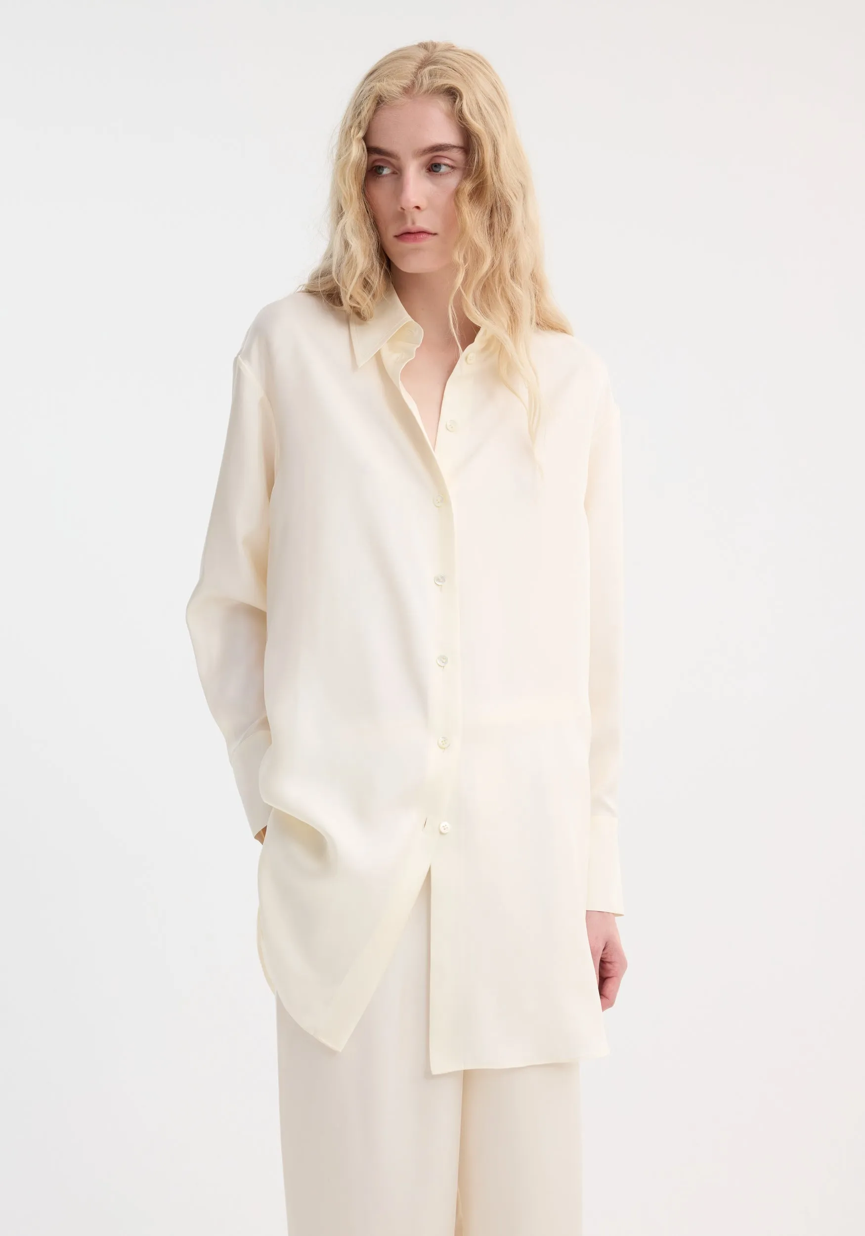 Signature elongated silk shirt | cream sold by Rohe product image thumbnail 2