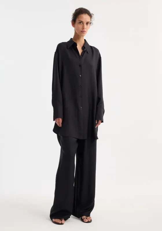 Signature elongated silk shirt | black sold by Rohe