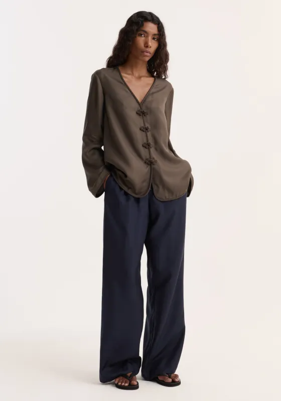 Pankou closure silk top | earth made by Rohe