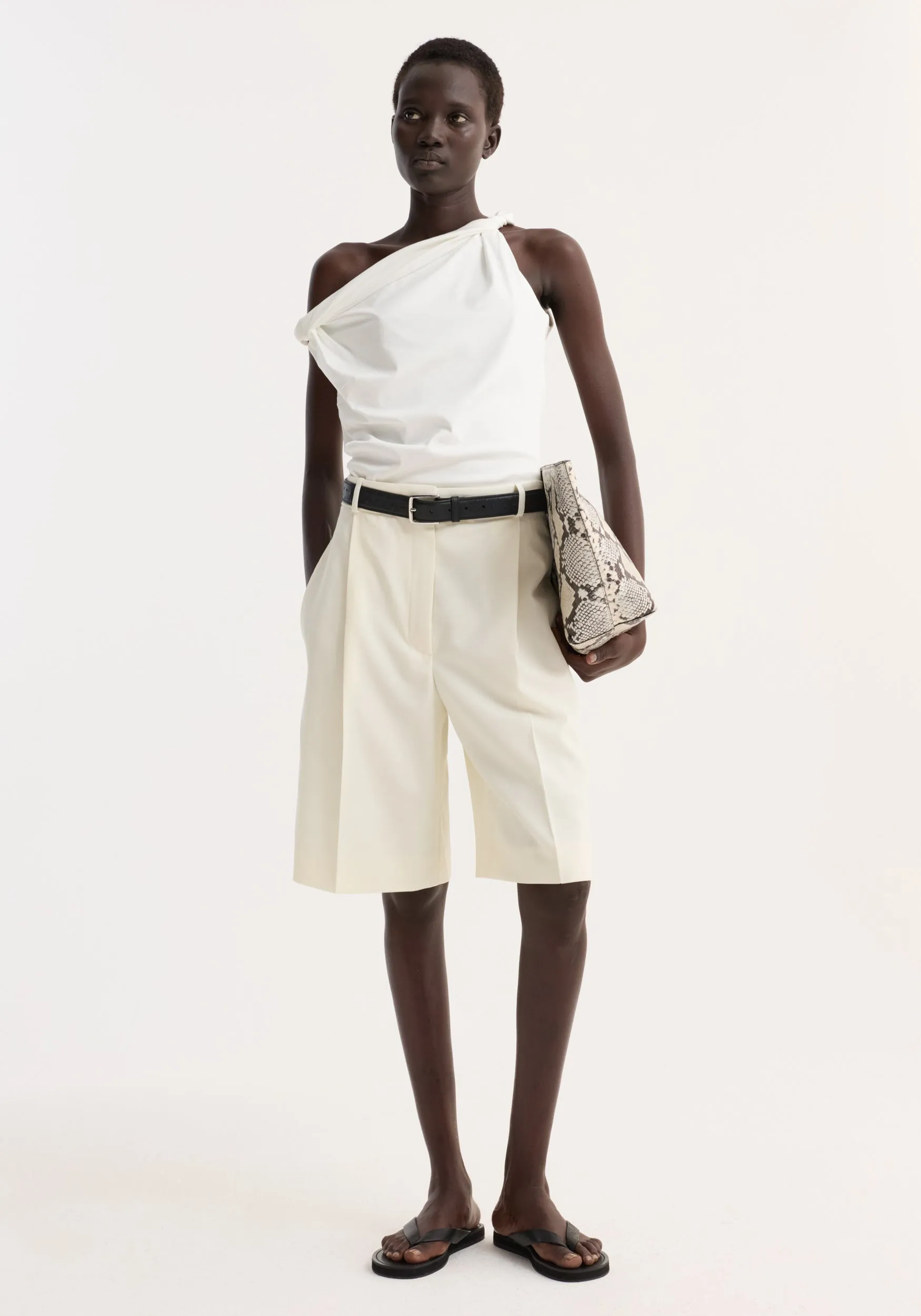 Tailored single pleat shorts | off white sold by Rohe