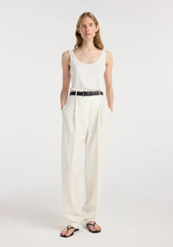 Daria - Single pleat tapered trousers | off white made by Rohe