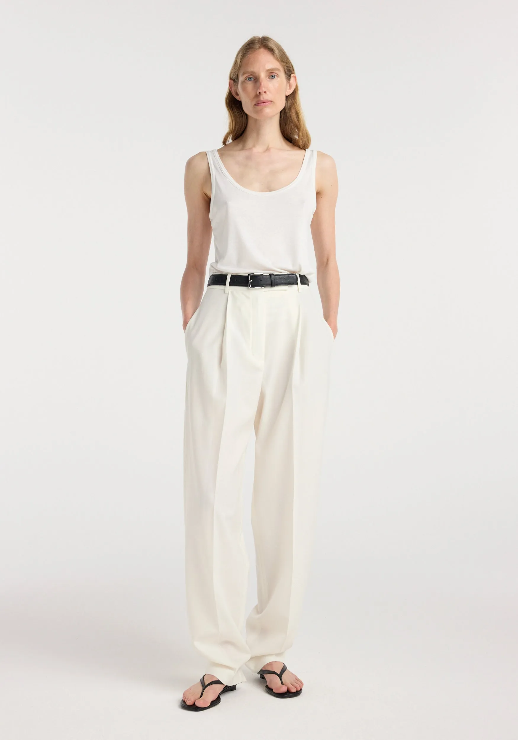 Daria - Single pleat tapered trousers | off white sold by Rohe